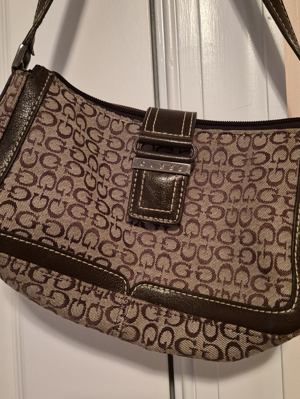 GUESS Shoulder Bag - Picture 6 of 6